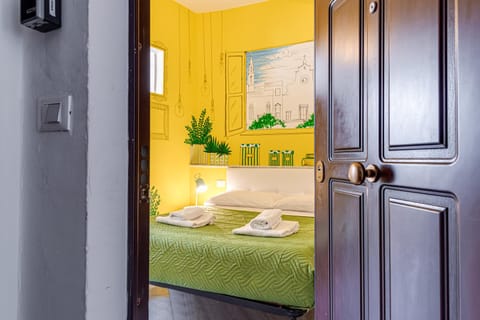 Bed, Bedroom, towels