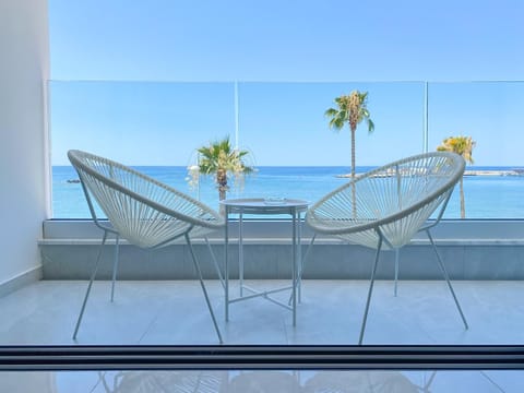 Property building, Balcony/Terrace, Sea view