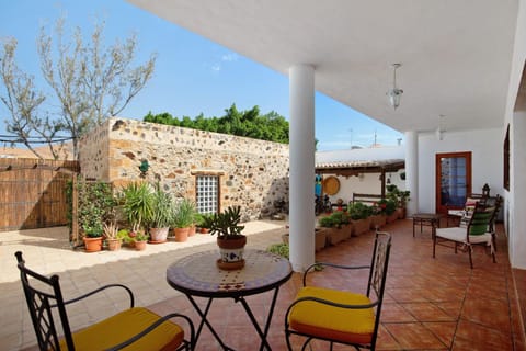 Property building, Balcony/Terrace, Living room
