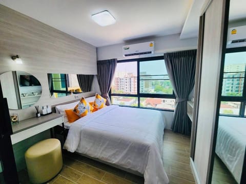 Bedroom, air conditioner