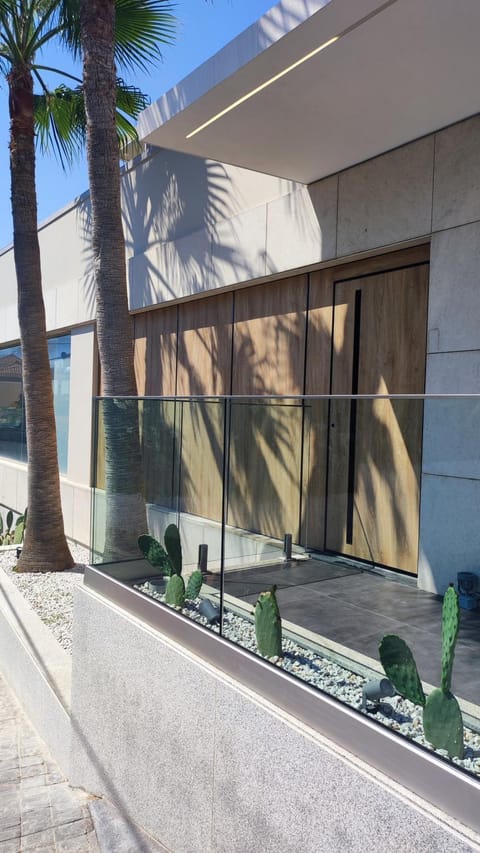 Property building, Day