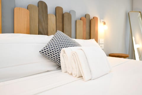 Bed, Photo of the whole room, Bedroom, towels