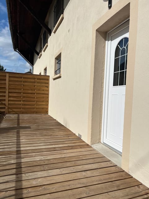 Patio, Facade/entrance, Balcony/Terrace