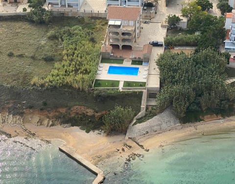 Day, Neighbourhood, Natural landscape, Bird's eye view, View (from property/room), Beach, Pool view, Sea view, Swimming pool, sunbed