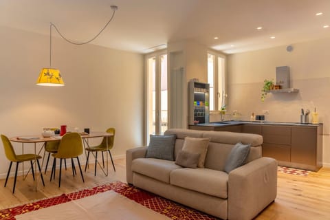 Kitchen or kitchenette, Living room, Seating area, Dining area