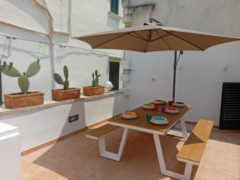 Patio, Dining area
