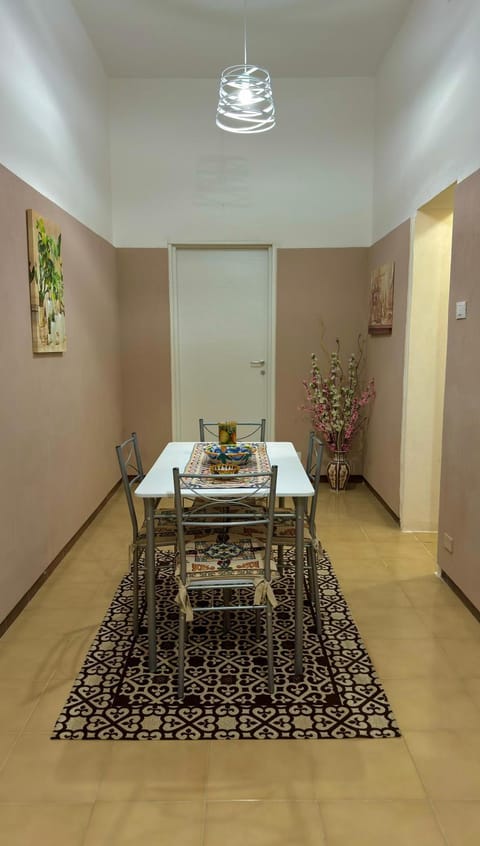 Living room, Lunch