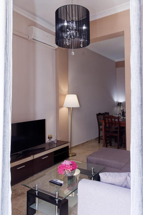 Communal lounge/ TV room, TV and multimedia, Living room, Photo of the whole room, Seating area, Evening entertainment, air conditioner