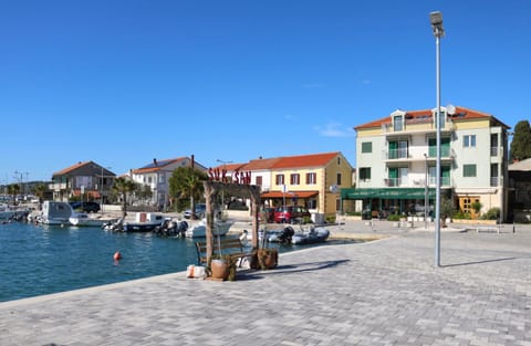 Property building, Neighbourhood