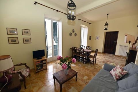 Alassio prima collina spaziosa casa vista mare per 10 persone Apartment in Liguria