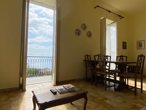 Alassio prima collina spaziosa casa vista mare per 10 persone Apartment in Liguria