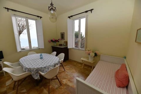 Alassio prima collina spaziosa casa vista mare per 10 persone Apartment in Liguria