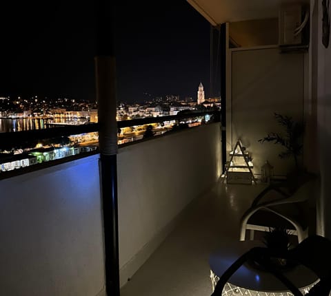 City view, Sea view