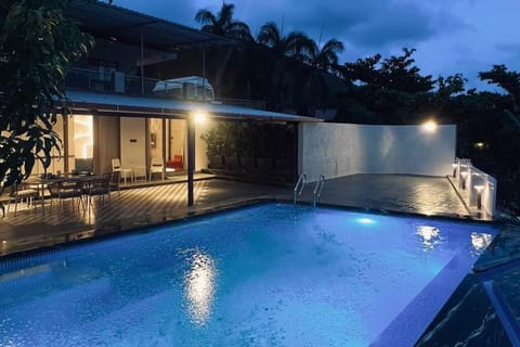 Swimming pool, Swimming pool