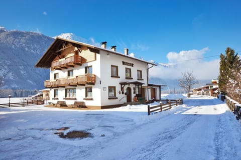 Facade/entrance, Winter