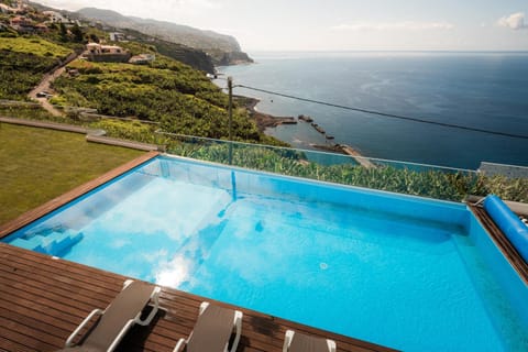 Pool view, Sea view