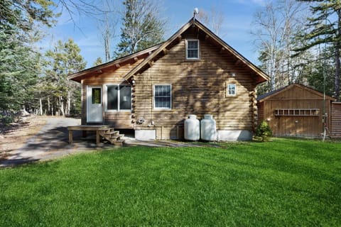 Lily Bay Getaway House in Beaver Cove