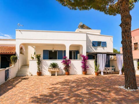 Property building, Garden, Parking