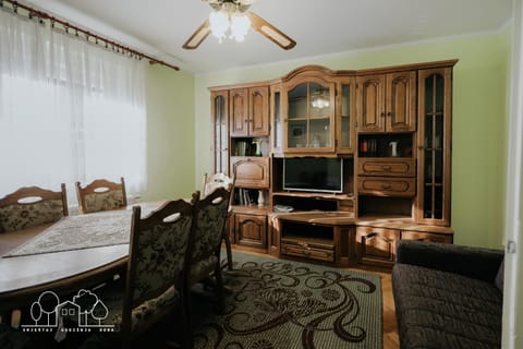 Communal lounge/ TV room, TV and multimedia, Living room, Seating area, Dining area, Evening entertainment