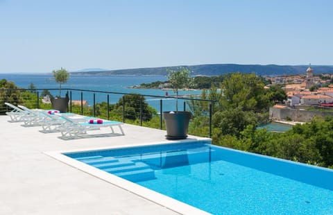 Nearby landmark, Day, Natural landscape, View (from property/room), Balcony/Terrace, Pool view, Sea view, Swimming pool, sunbed