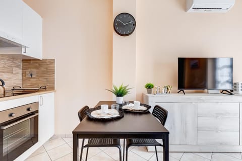 TV and multimedia, Balcony/Terrace, Animals, locker, kitchen, air conditioner