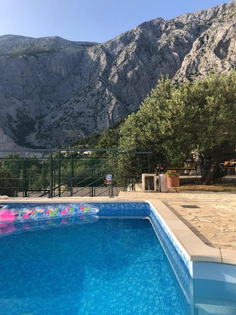 Villa in a quiet area - Private Pool - Sport - Starlink - BBQ House in Baška Voda