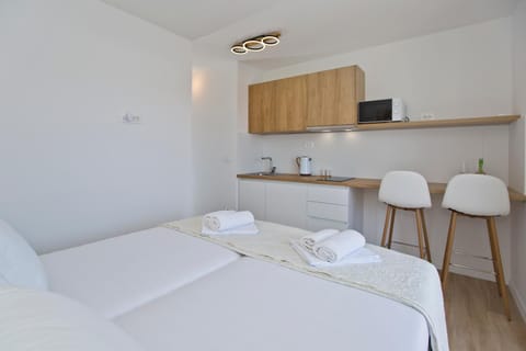 Bed, Bedroom, hair dresser, towels