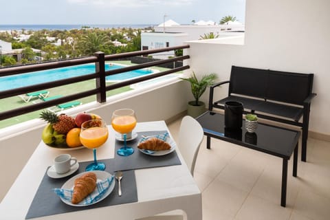 Property building, Balcony/Terrace, Swimming pool