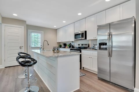 Spacious 4-bedroom Marietta Home w/ free parking House in Marietta