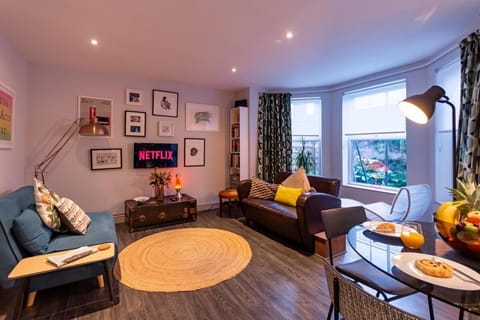 TV and multimedia, Living room, Dining area
