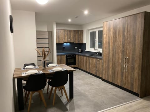 Kitchen or kitchenette, Dining area, pet friendly, stove