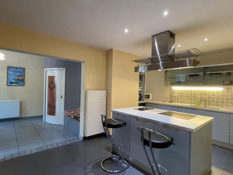 Aix-les-Bains T3 avec terrasse, parking et animaux permis - FR-1-555-91 Apartment in Aix-les-Bains