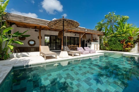 Villa Ruta I - Sumptuous 2BR luxury villa next to Luna BC and Nyanyi beach Villa in Kediri