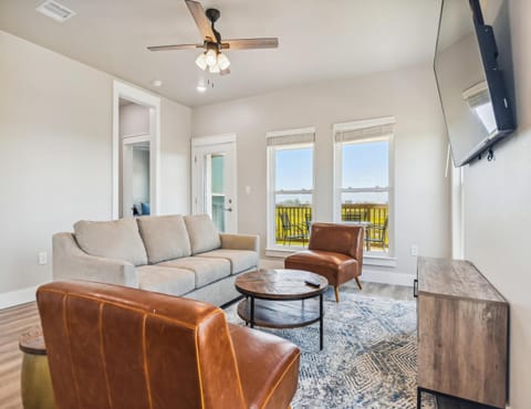 Bayfront Nirvana! House in Hitchcock