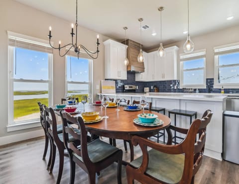 Bayfront Nirvana! House in Hitchcock