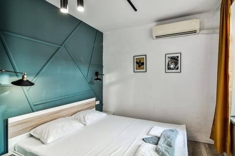 Bed, Photo of the whole room, Bedroom, air conditioner