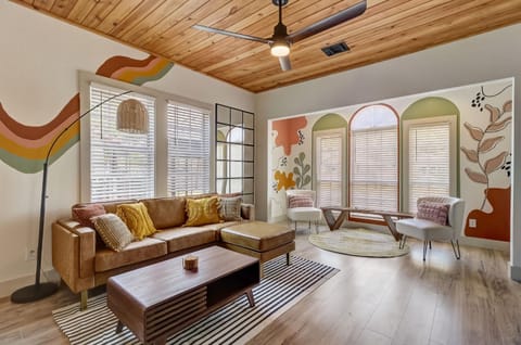 Living room, Seating area, fireplace