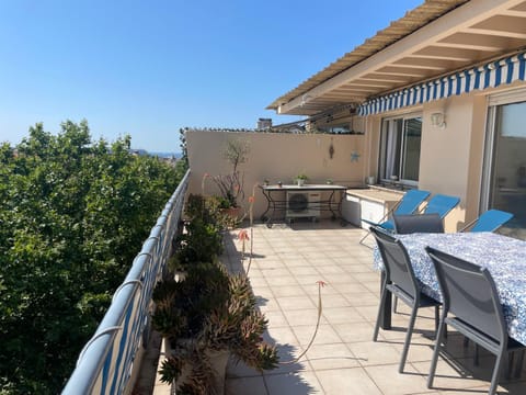 Balcony/Terrace, Dining area