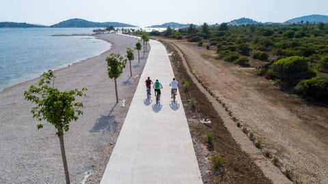 People, Neighbourhood, Natural landscape, Beach, Sea view, group of guests