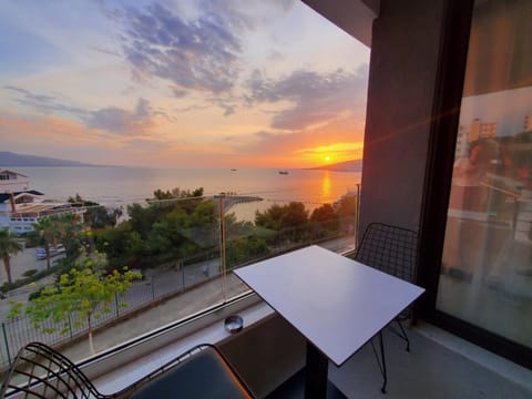 Natural landscape, View (from property/room), Balcony/Terrace, Sea view, Sunrise, Sunset