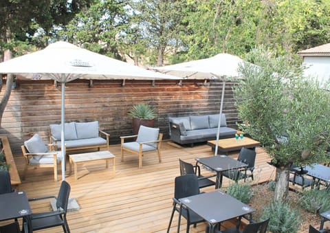 Patio, Restaurant/places to eat, Seating area