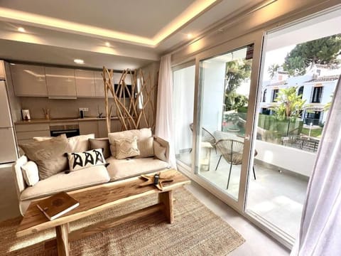 Balcony/Terrace, Kitchen or kitchenette, Living room, Dining area