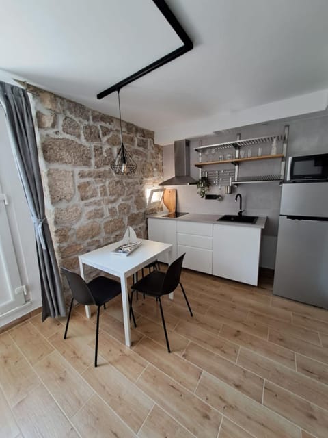 Studio Apartments Leut & Lanterna Apartment in Vis