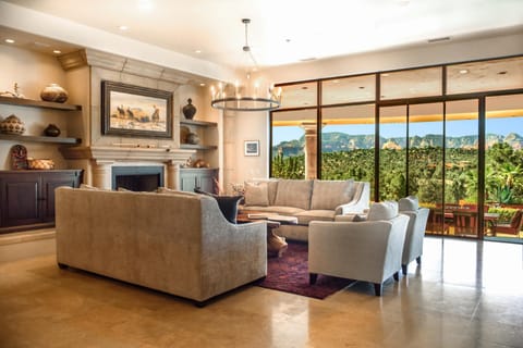 Palatial Paradise with Breathtaking Views of Red Rock and Stunning Infinity Pool House in Sedona