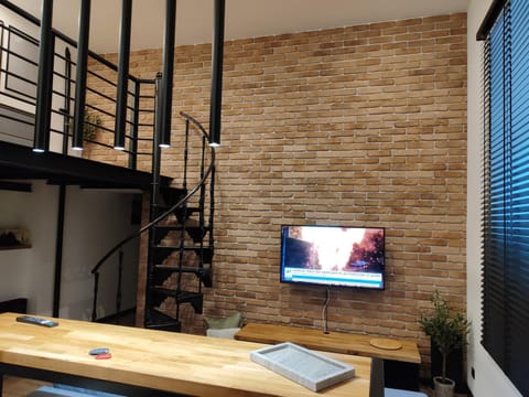 TV and multimedia, Living room, Evening entertainment