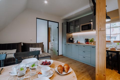 Kitchen or kitchenette, Seating area, Dining area