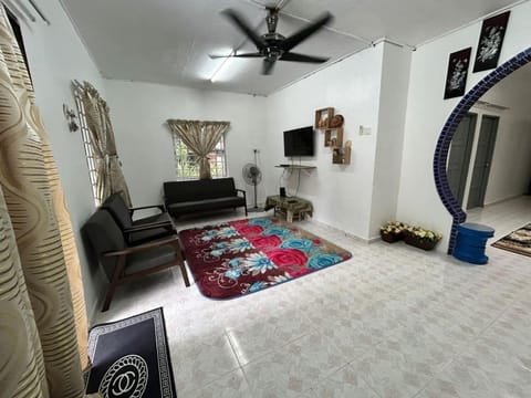Communal lounge/ TV room, Living room, Seating area