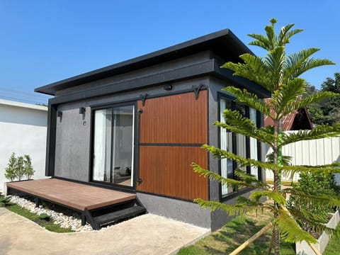 Property building, Spring, Day, Garden, Garden view