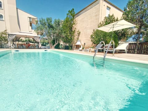 Pool view, Swimming pool, sunbed