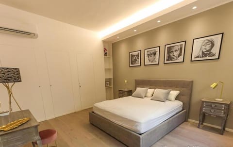 Bed, Photo of the whole room, Bedroom, air conditioner